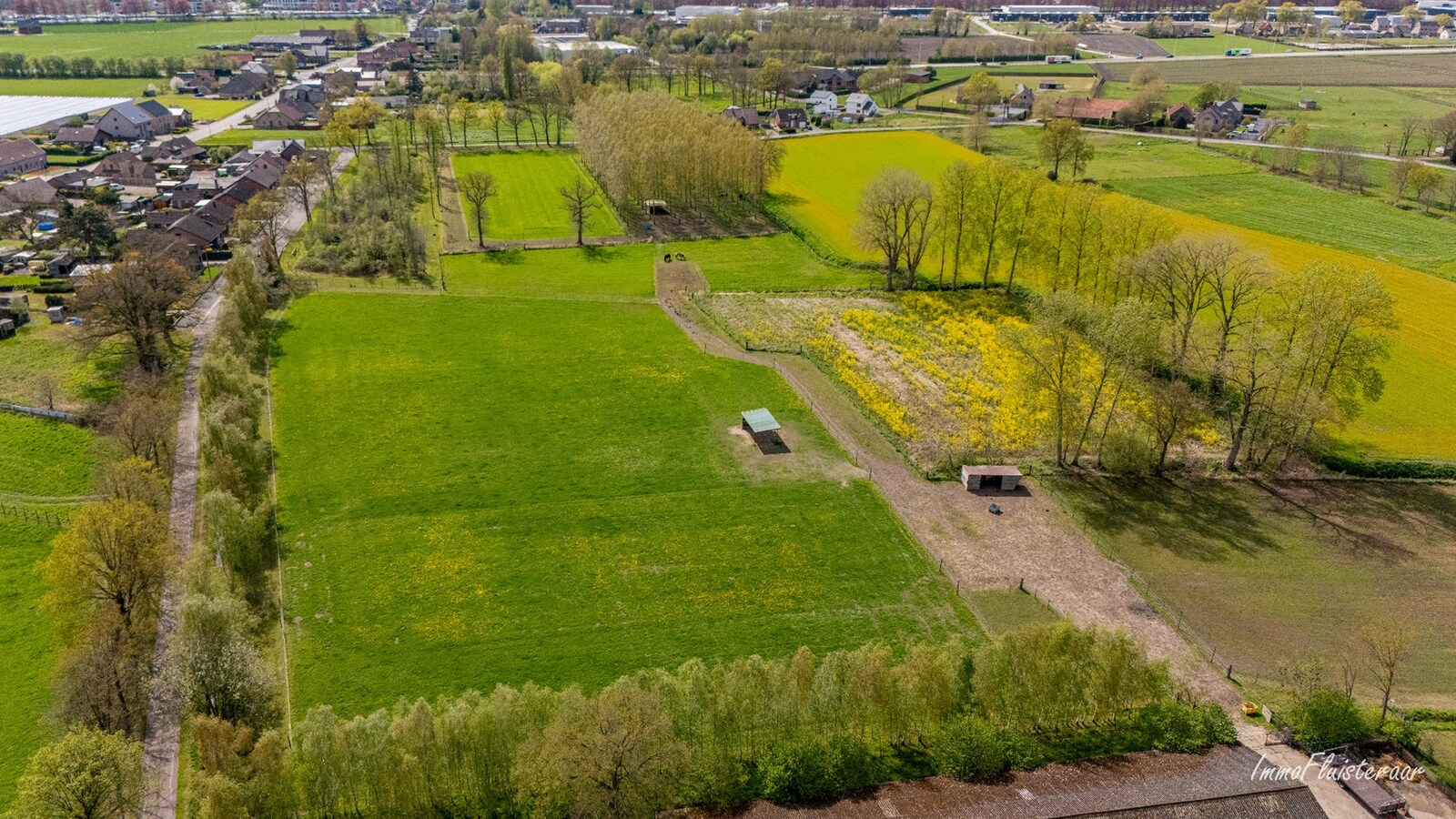 Woning met stalgebouwen en buitenpiste op ca. 6ha te Bocholt 