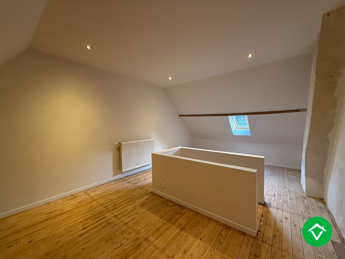 Gerenoveerde woning twee slaapkamers en koer in centrum Roeselare 