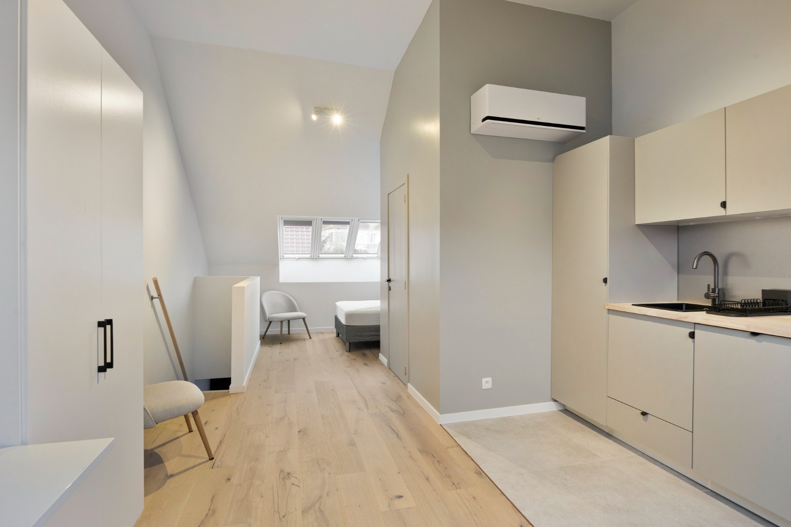 Totaal gerenoveerde en bemeubelde studio op gunstige ligging nabij Leuven 
