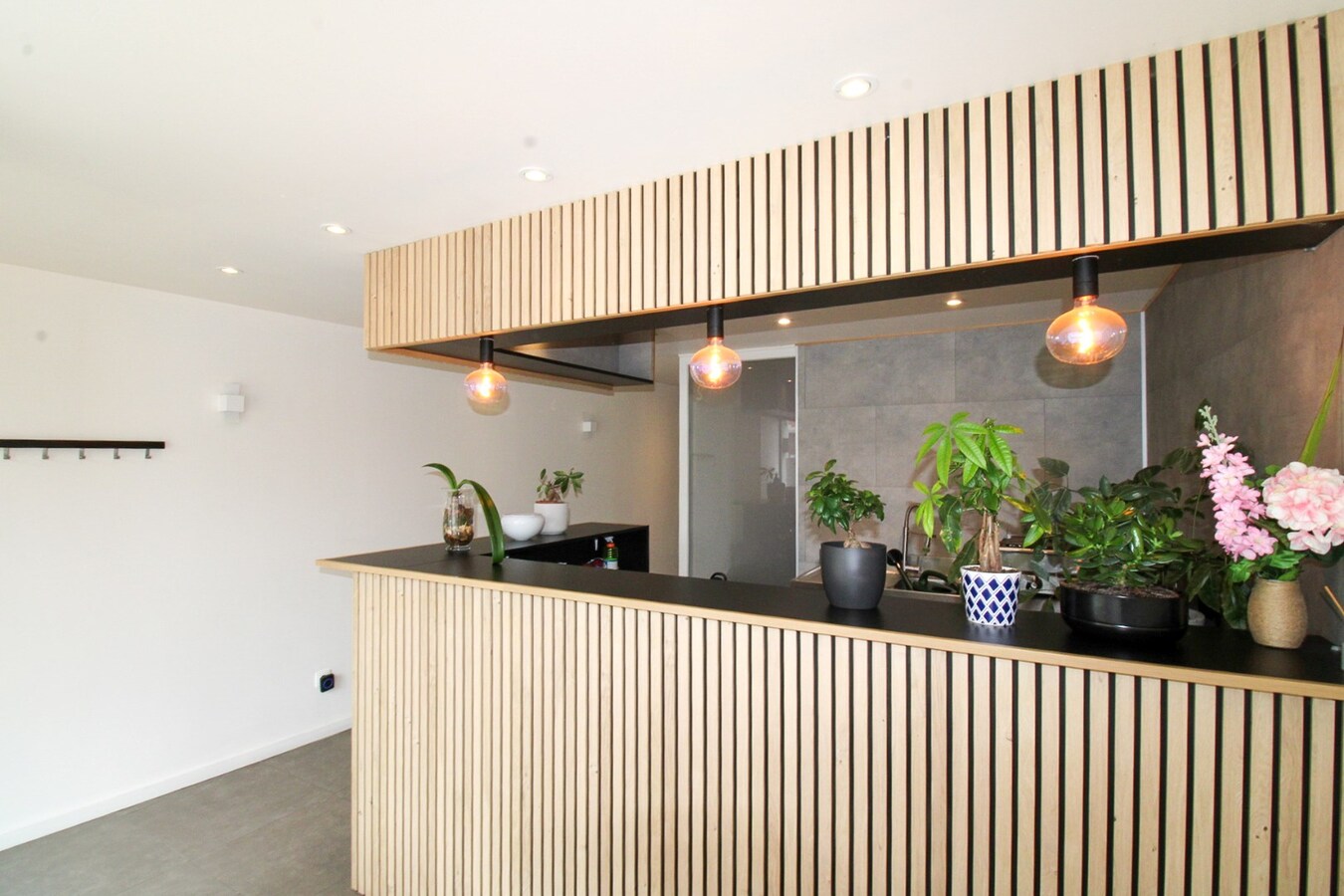 Veelzijdig handelshuis met woonst en luxueuze B&amp;B op toplocatie aan de Markt van Temse! 