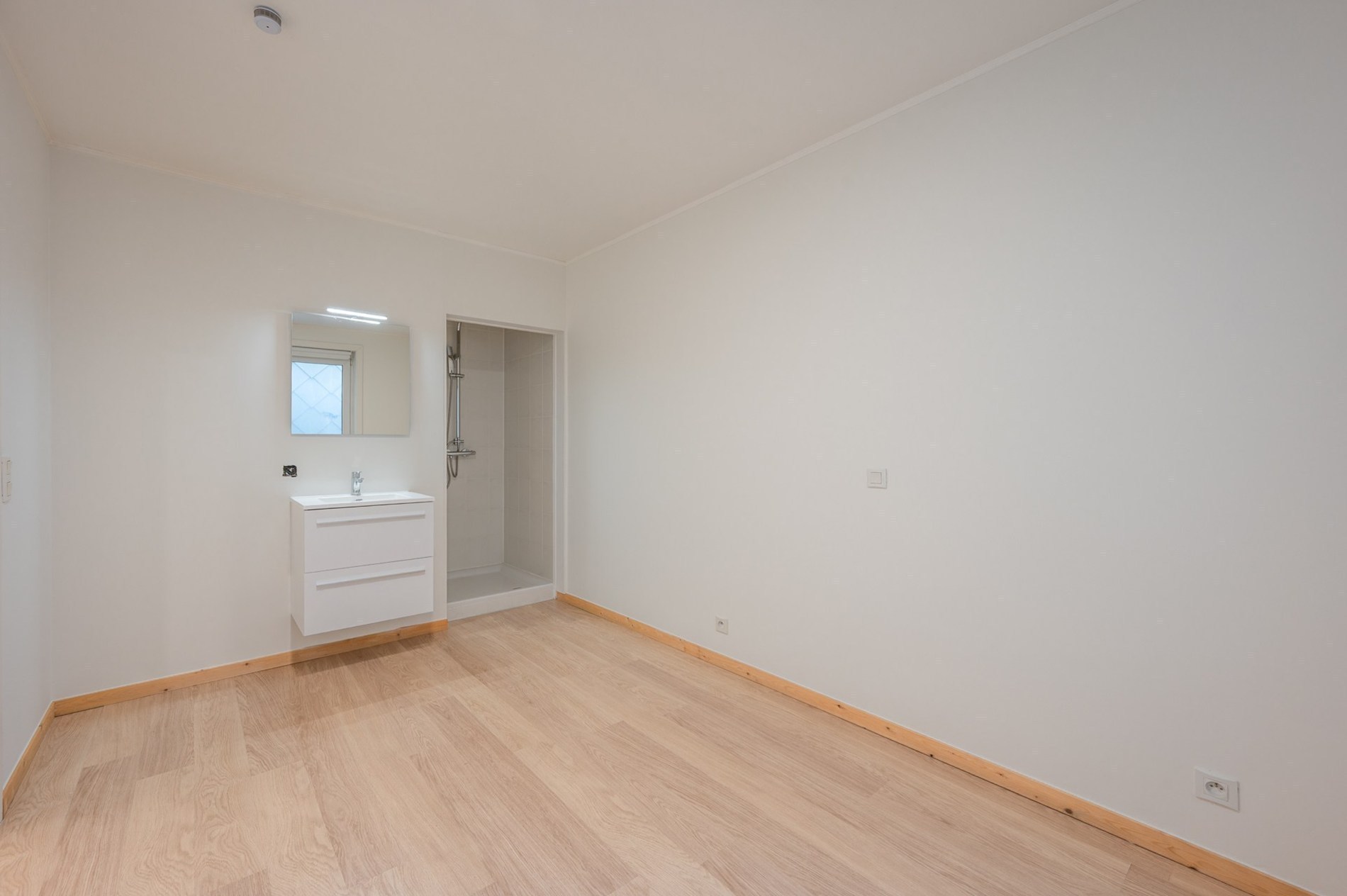 Appartement de 2 pièces situé au centre avec terrasse orientée sud sur la Lippenslaan. 