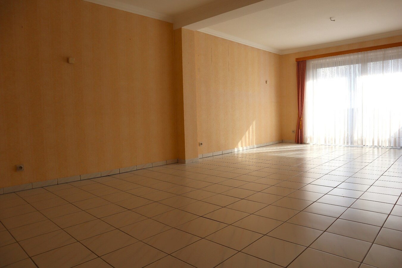 Mooi en goed onderhouden appartement met 2 slaapkamers (incl autostaanplaats) te Tienen 