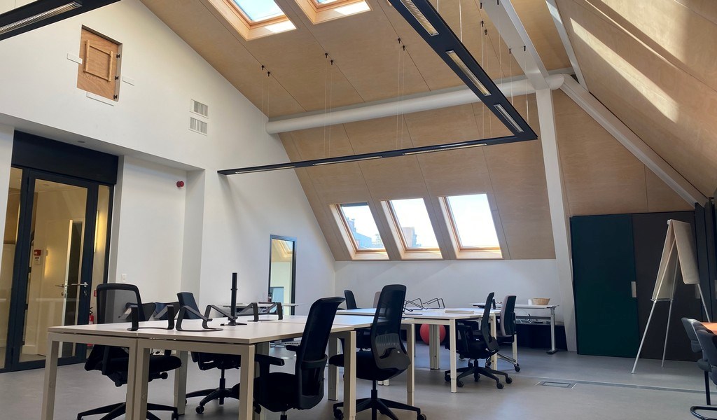Gemeubelde kantoren in statig herenhuis aan R40 in Gent