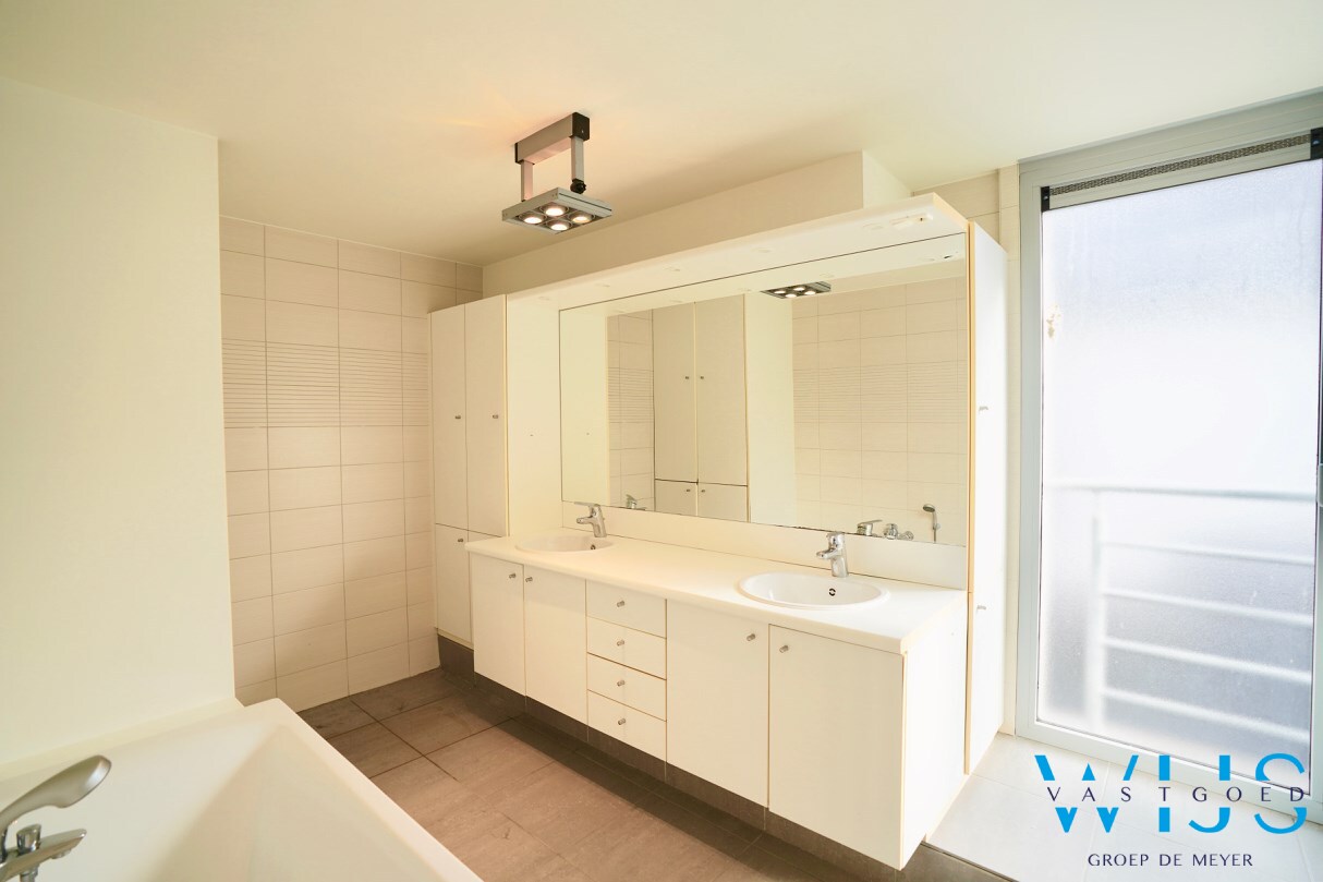 Uniek lichtrijk tweeslaapkamerappartement in hartje ERTVELDE! 