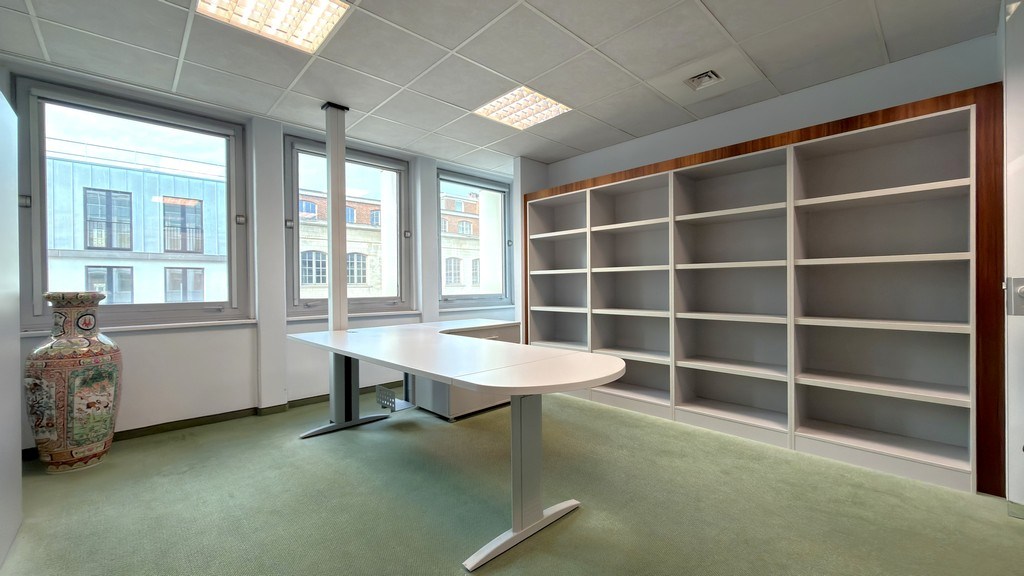 Ingedeelde kantoren te huur nabij station Antwerpen-Centraal