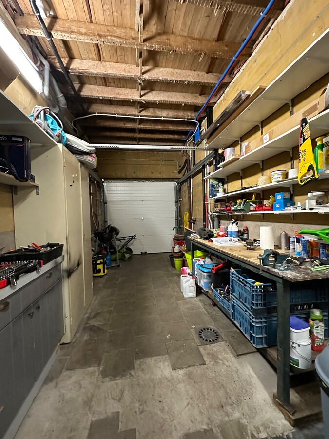 Ruime woning met 5 slaapkamers te Zwevezele 