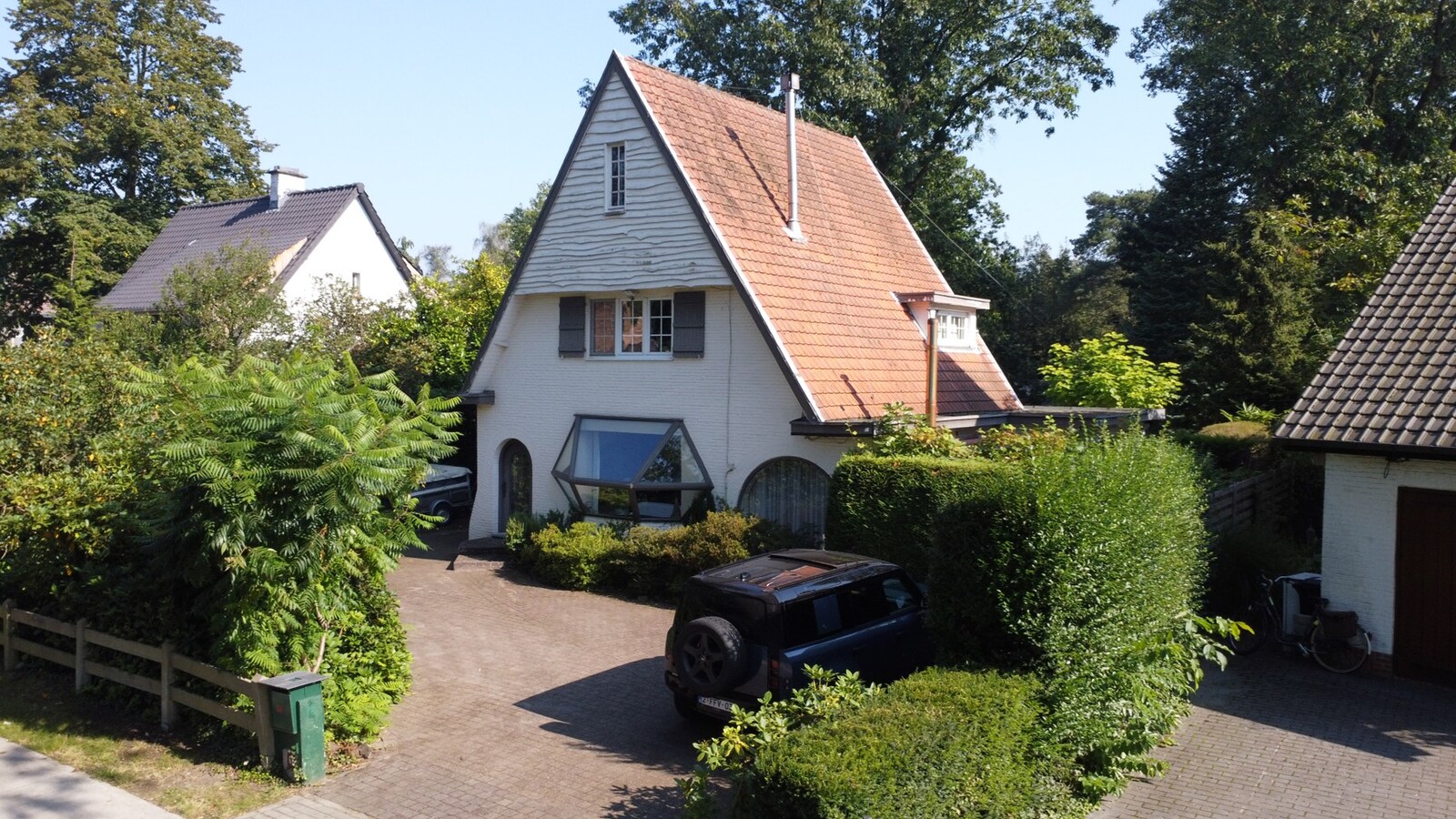 Karaktervolle villa op een perceel van  1.779 m² te Schilde op wandelafstand van het centrum 