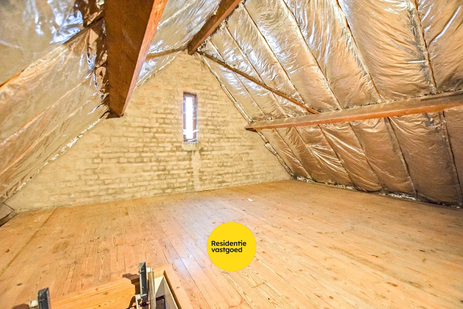 Te renoveren alleenstaande woning met 3 slaapkamers. 