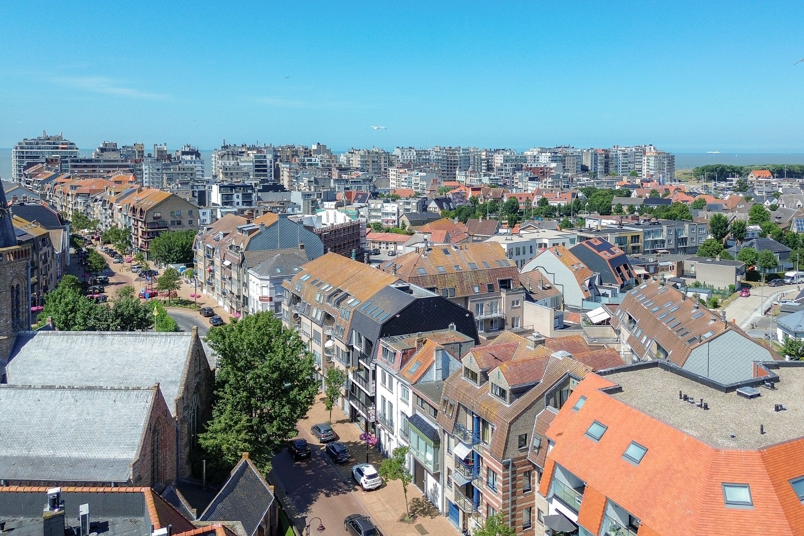 Instapklaar en gemeubeld 1-slaapkamerappartement met terras in hartje Wenduine 