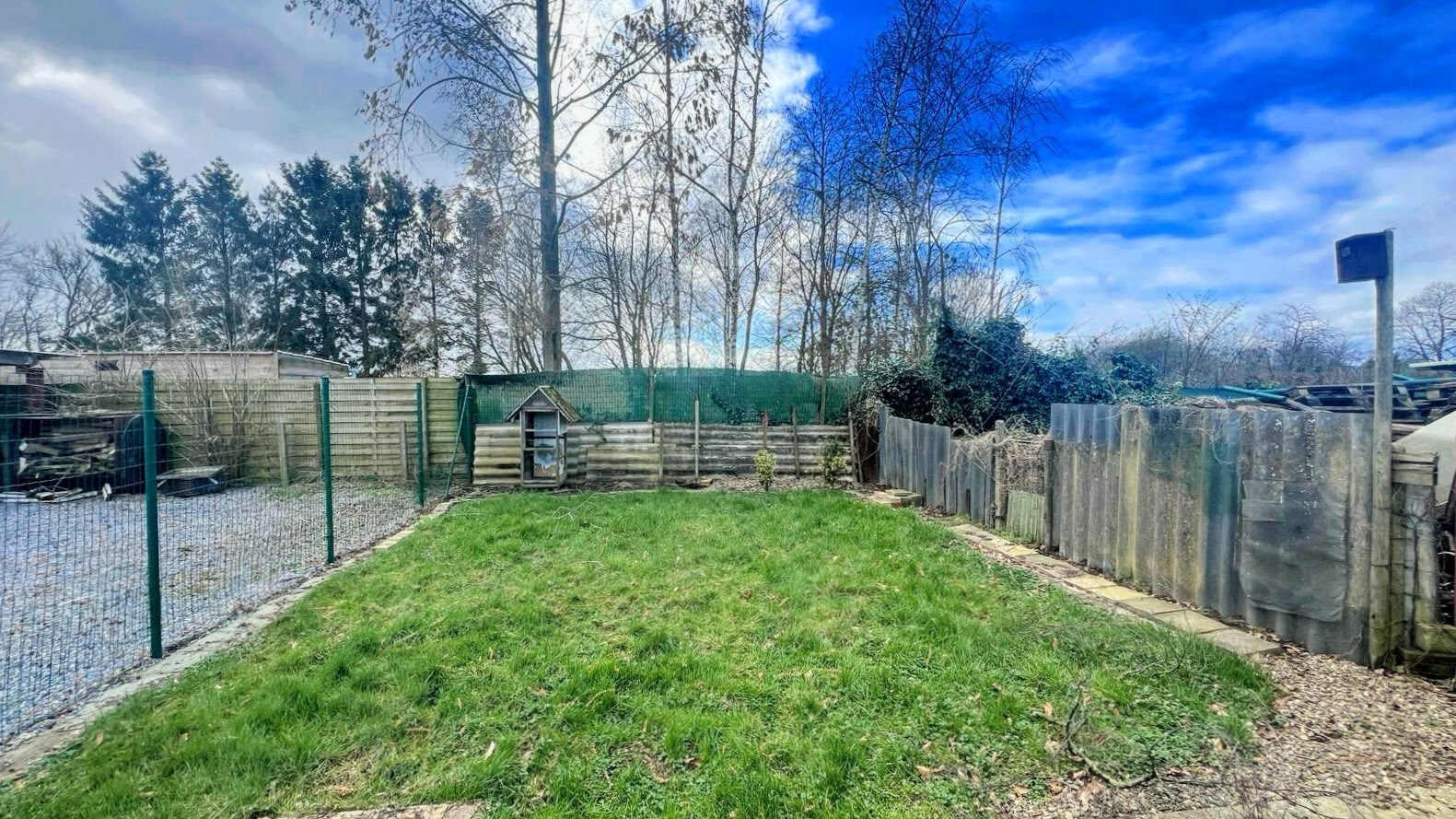 Betaalbare renovatiewoning in het gezellige Uikhoven 