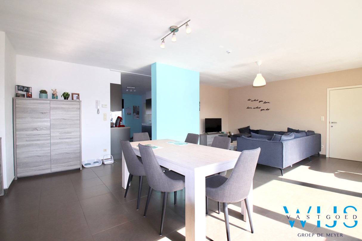 Instapklaar appartement met ZEER RUIM zonneterras te Ertvelde ! 