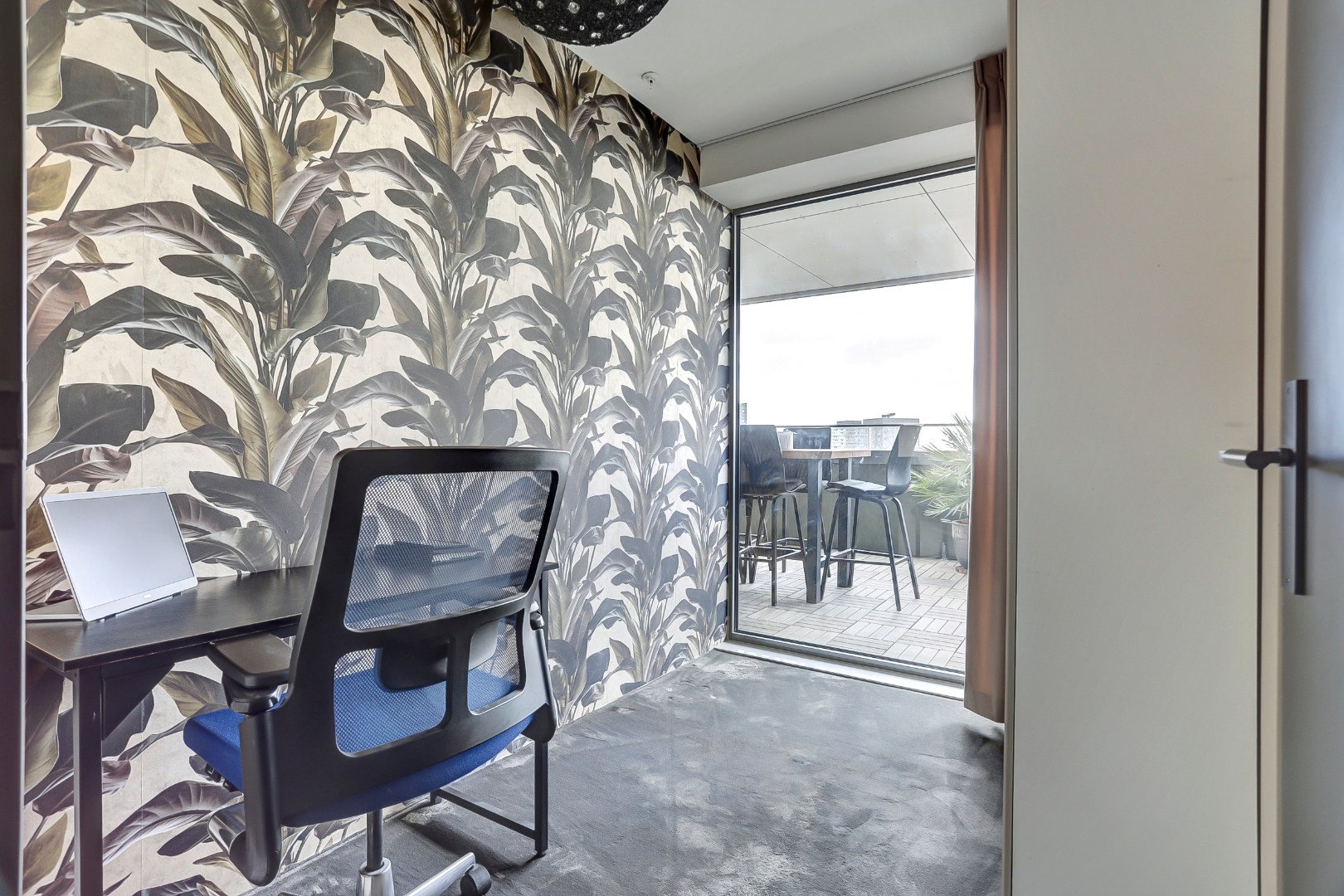 Ultiem luxe wonen in de iconische The CoolTower met spectaculair uitzicht, royaal terras (34 m²) en moderne afwerking in het bruisende hart van Rotterdam! 