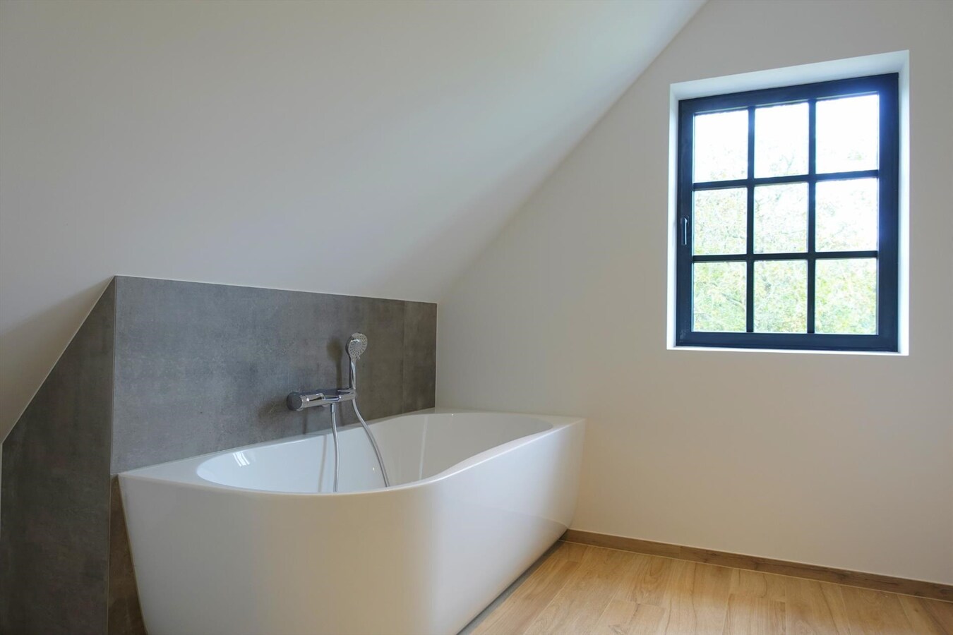 Prachtige villa met ruime tuin, landelijk uitzicht en uitgebreid beveiligingssysteem 