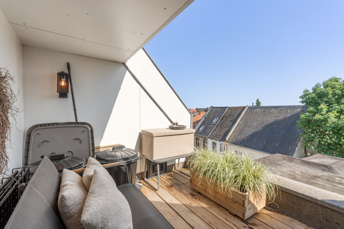 Comfortabel duplex appartement op de 3de en 4de verdieping van een kleinschalige residentie op een steenworp van de historische markt! 
