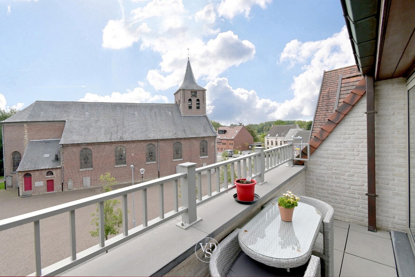 Klassevol appartement met terras (incl.  garagebox). 