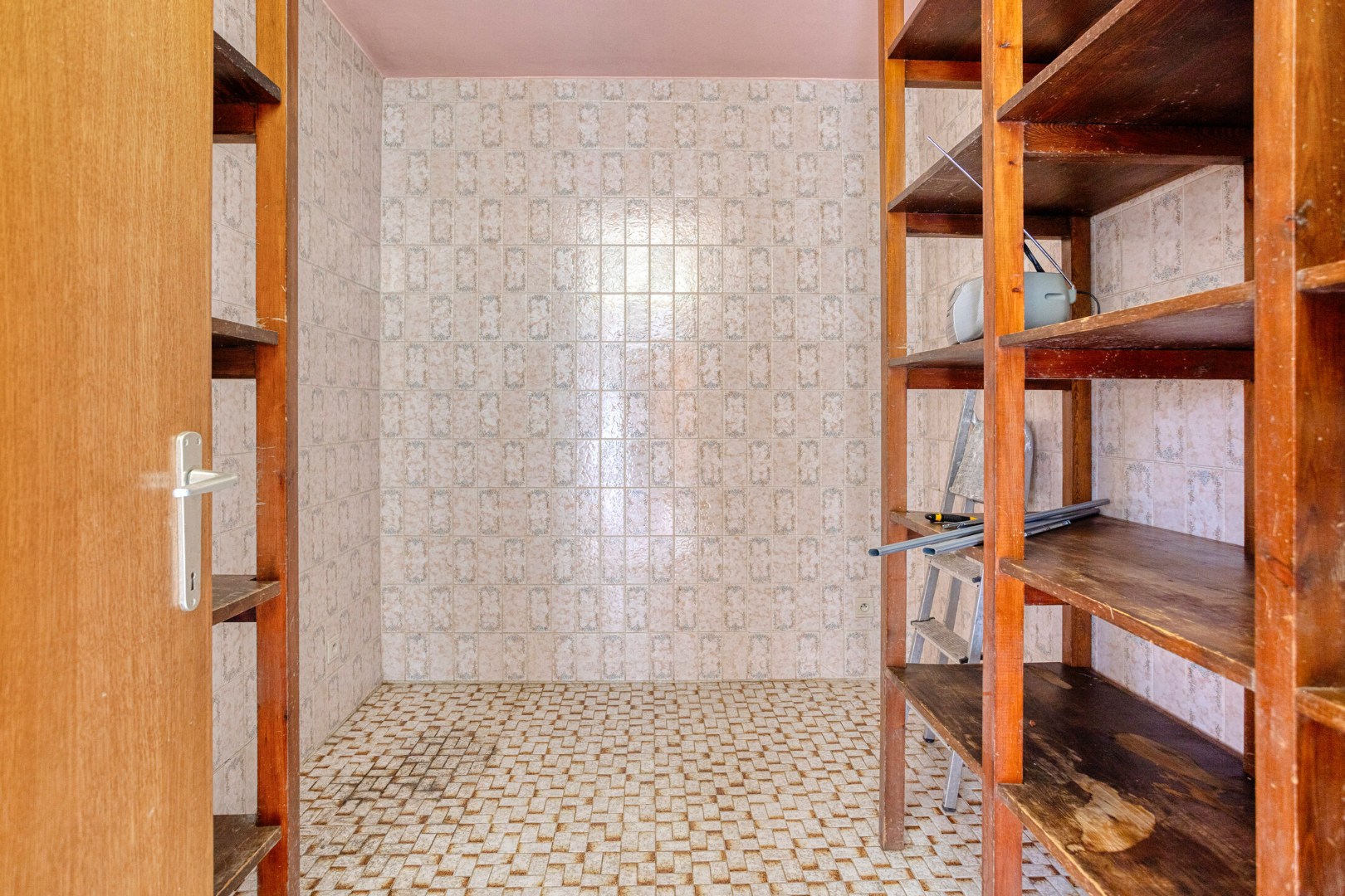 Te renoveren gezinswoning met 4 slpk. op een royaal perceel van 36a 75ca te Balen-Hulsen 