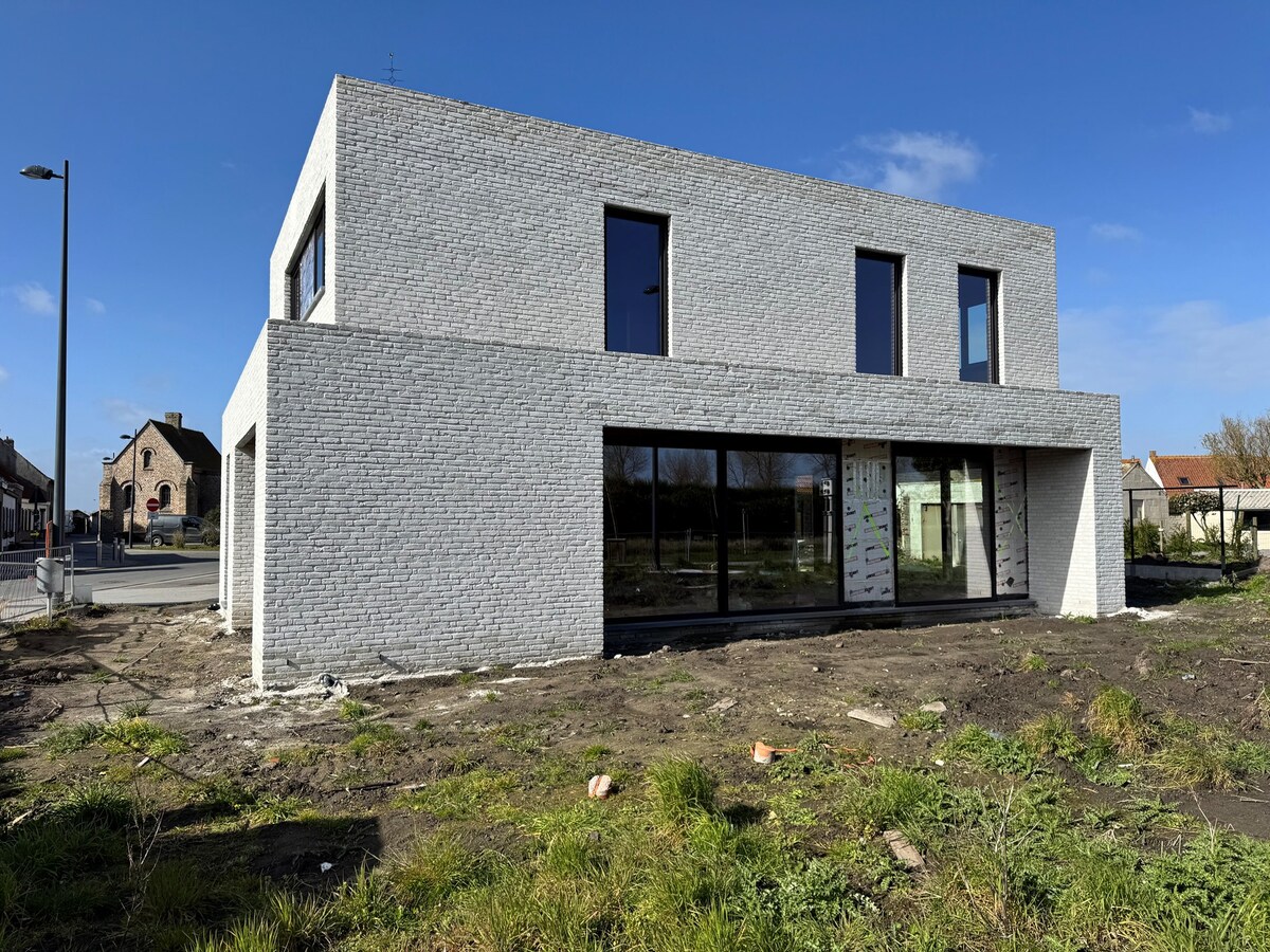 Alleenstaande nieuwbouwwoning met 3 slaapkamers en tuin te Koekelare 