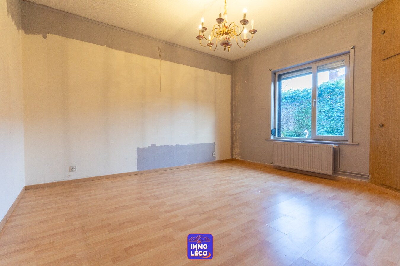 "Plain-Pied" érigé sur 544m² avec double garage, parking, jardin ! 