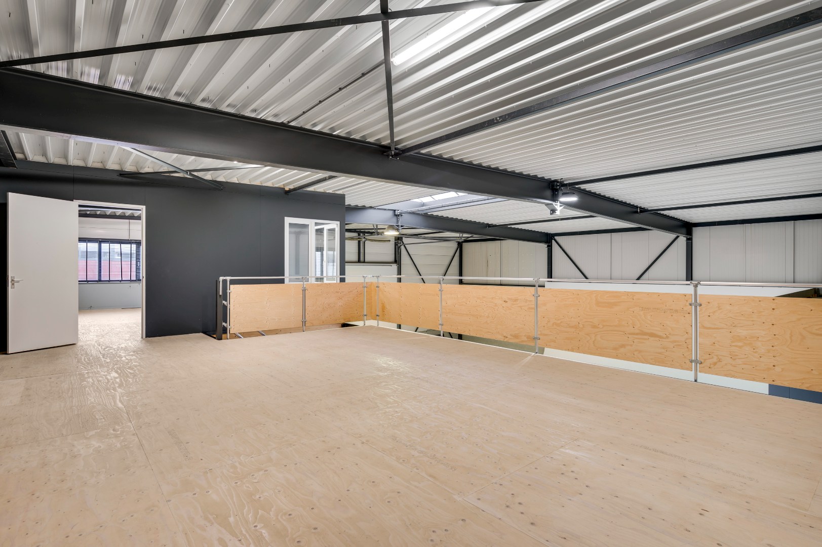 Hangar (Loods) te huur in Weert