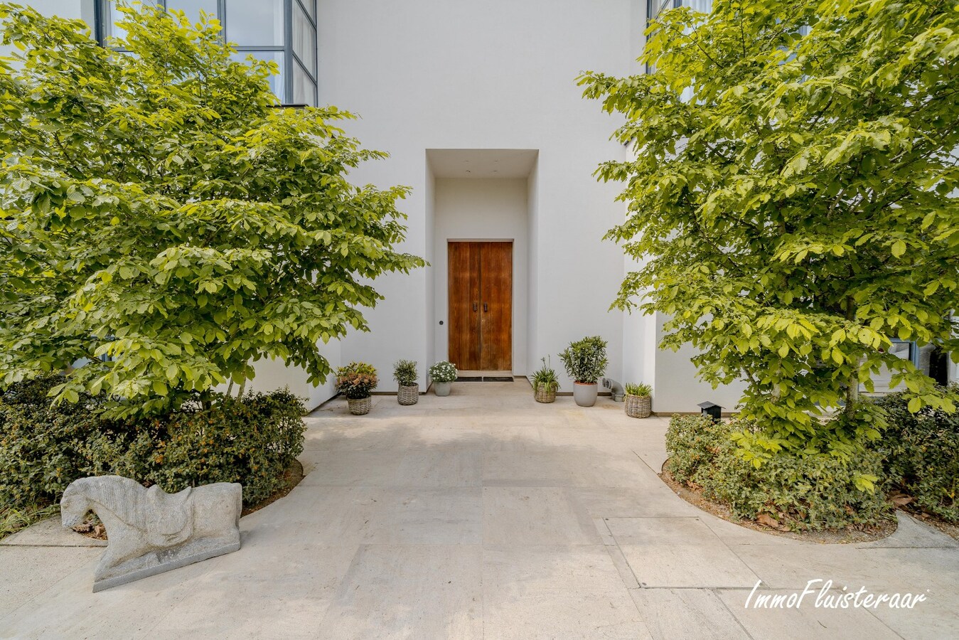 Exclusieve villa met professionele hippische accommodatie op ca. 14,5 ha (mogelijkheid tot aankoop extra gronden) te Astene (Deinze) 