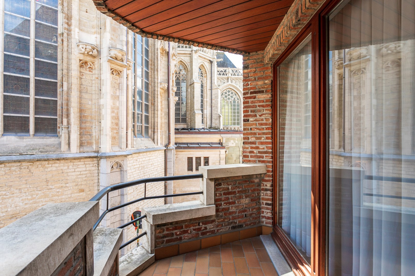 Ruim 3-slaapkamerappartement (EPC C) met terras en uniek zicht op de basiliek in hartje Halle 