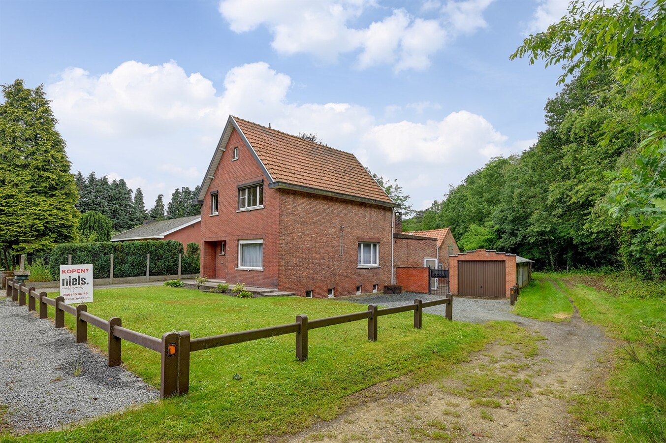 Te renoveren woning op een prachtig perceel van circa 22 are 