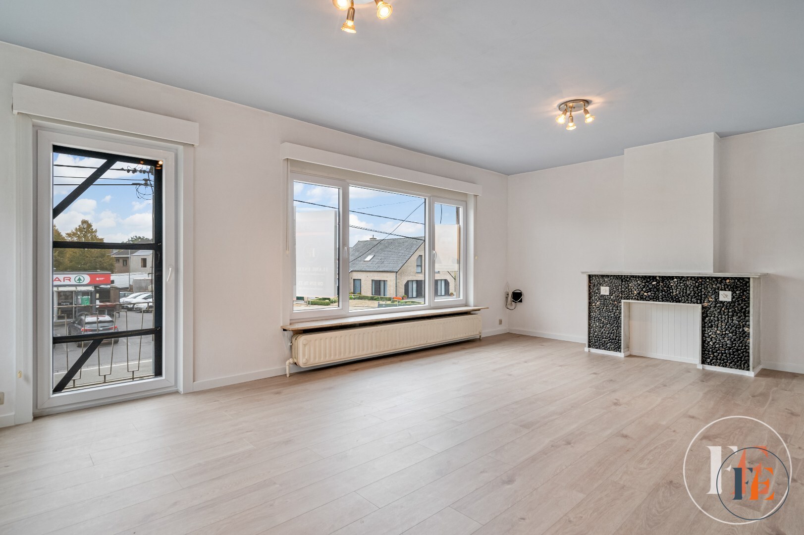 Buitenkans! Duplex appartement  met garage en tuin 