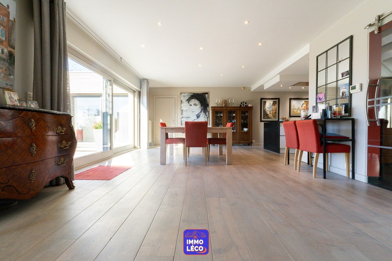 Propriété de prestige au Bois Fichaux avec dépendance, érigée sur 1899m² ! Vue imprenable ! 