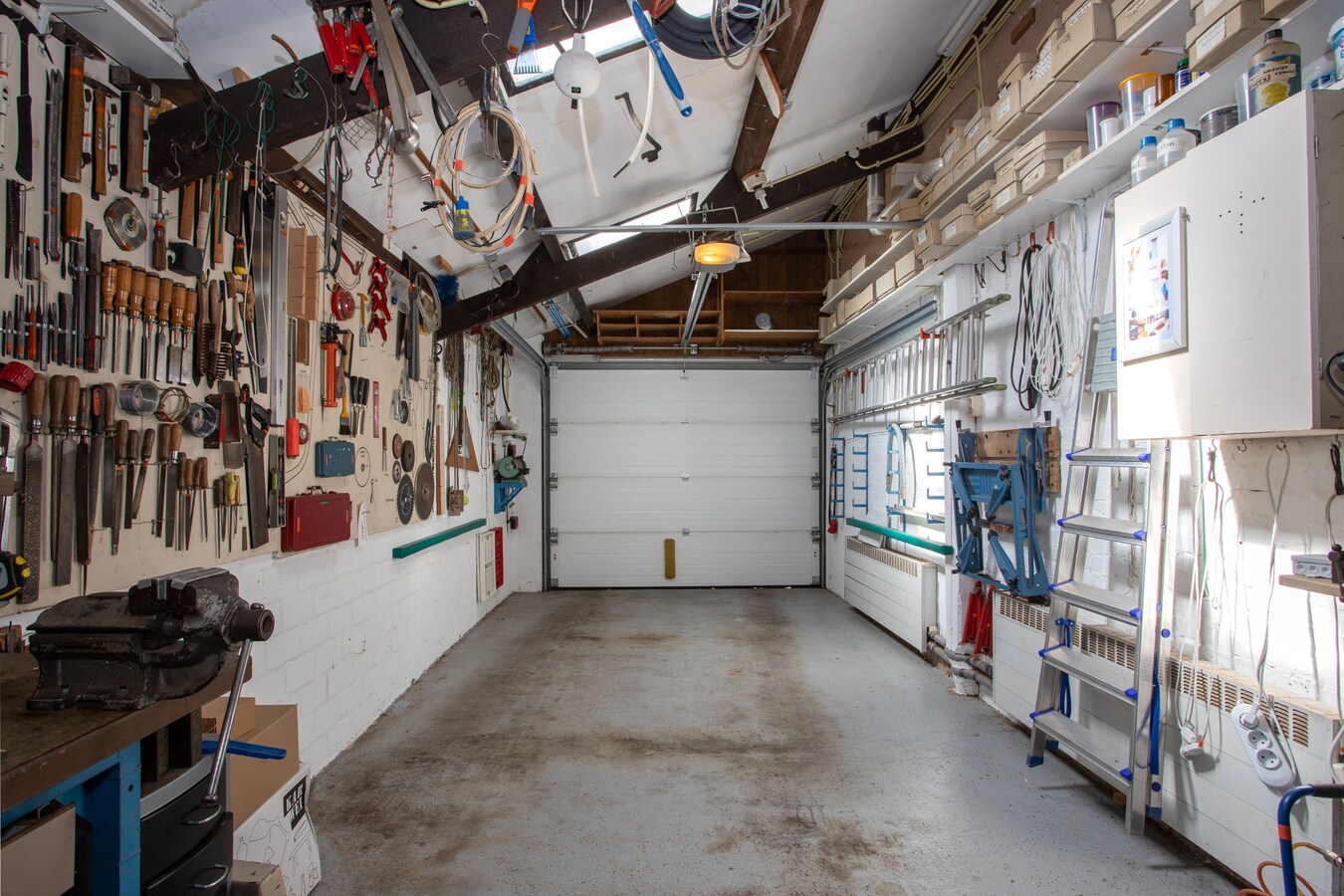 Vrijstaande woning met karakter, ruimte en een verrassende buitenruimte. 