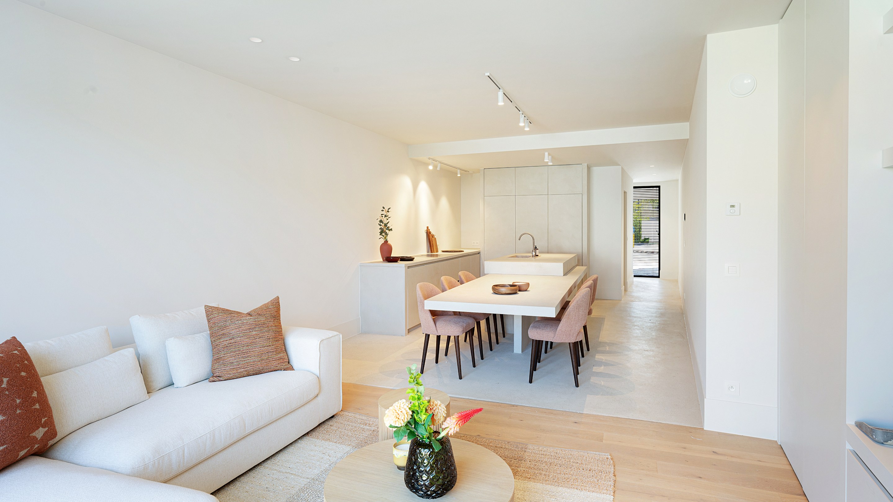 Prachtig afgewerkte nieuwbouwwoning met 4 slaapkamers gelegen in het oude Knokke. 