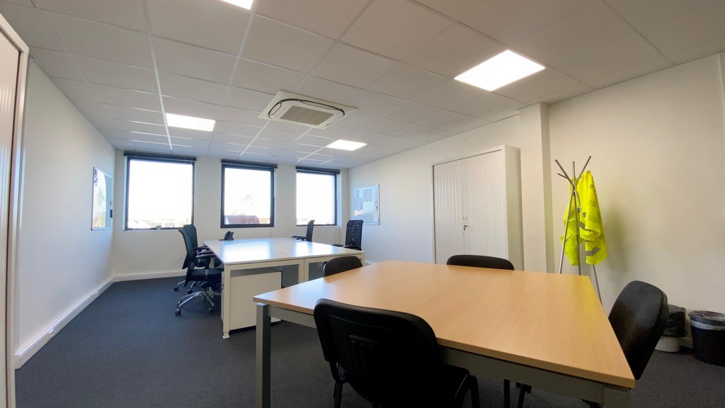 Gemeubelde kantoren in Idola Bedrijvencentrum in Lochristi