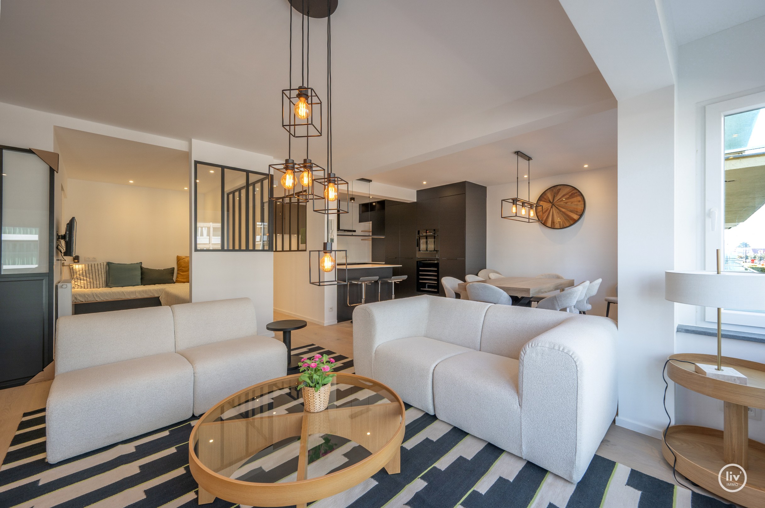 Prachtig gerenoveerd appartement nabij het Albertstrand met zijdelings zeezicht 