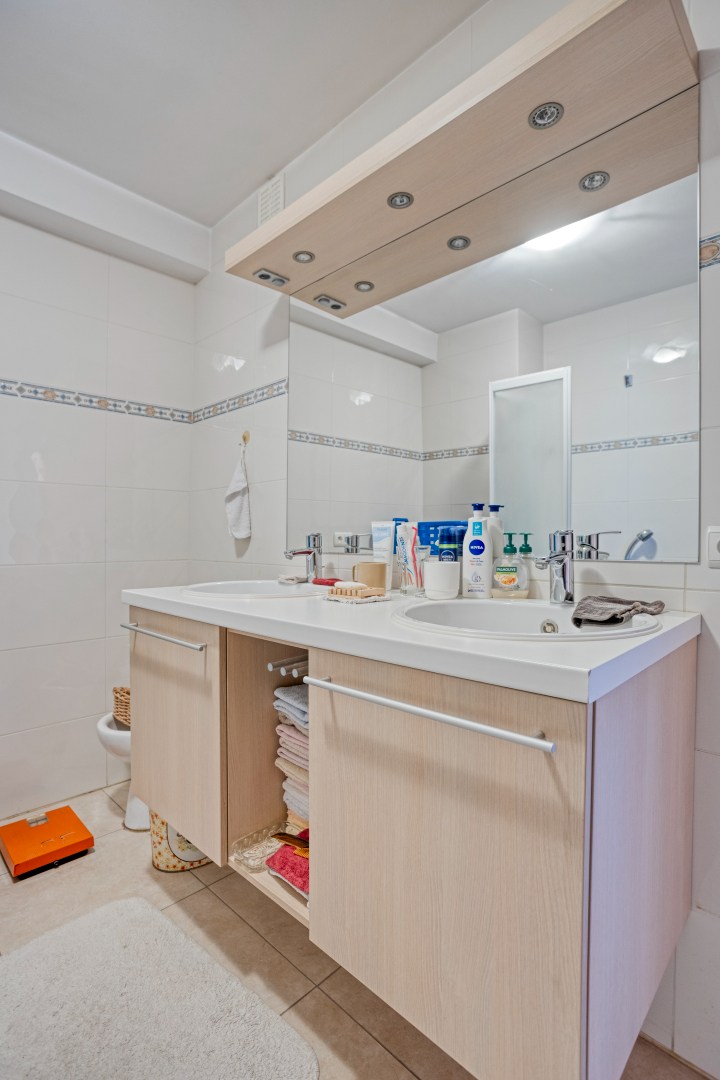 Appartement met 2 slaapkamers, ruim terras en garagebox in Leuven! – EPC 92 kWh/m² – bewoonbare opp. 94m² 