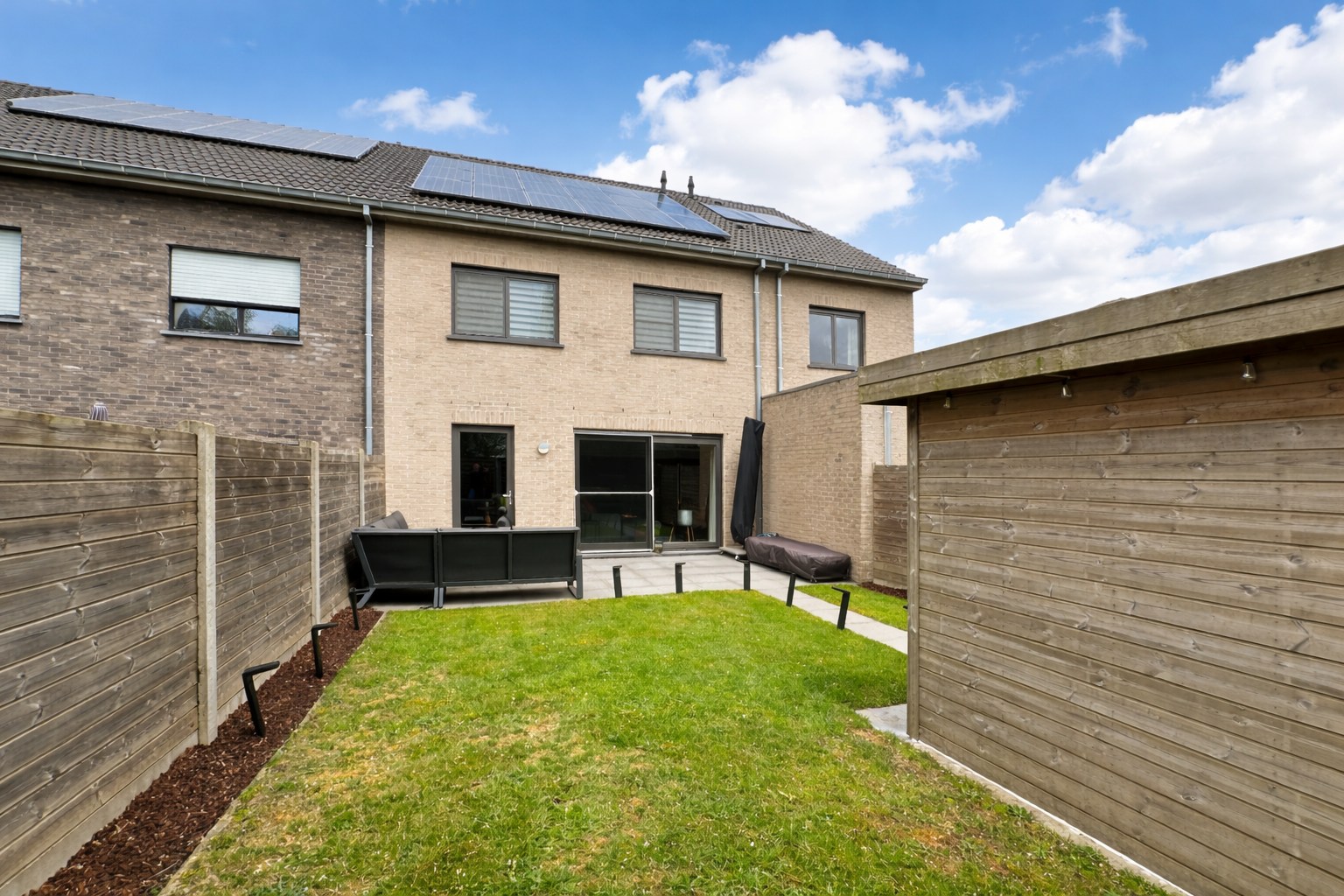 Recente energiezuinige woning met 3/4 slaapkamers, garage en gezellige tuin, Lichtervelde 