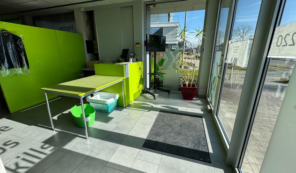 Commercieel gelegen handelspand te huur in Sint-Martens-Latem