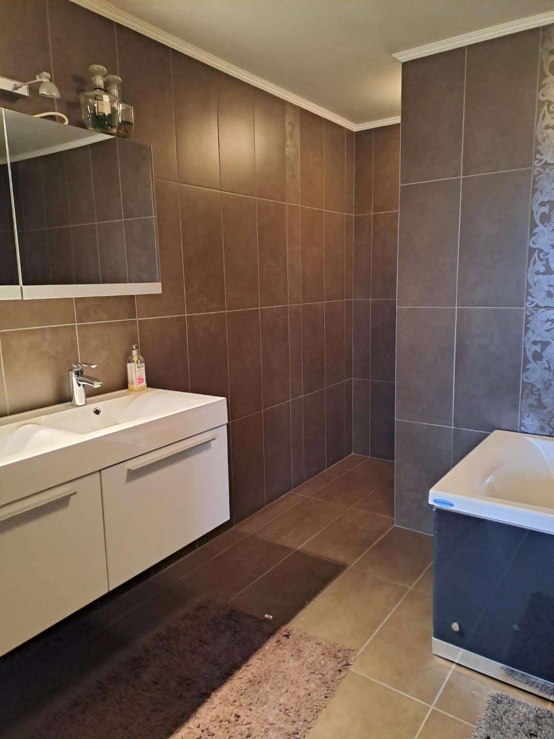 gemeubeld appartement met 2 slaapkamers 