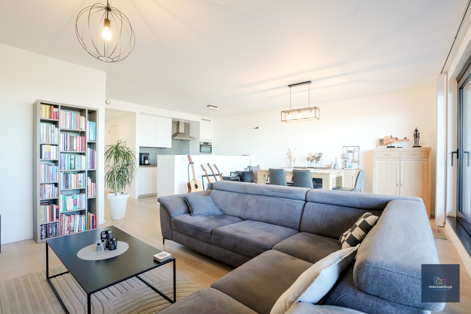 Schitterend 2-slp.app met 2 terrassen, garage en kelder 