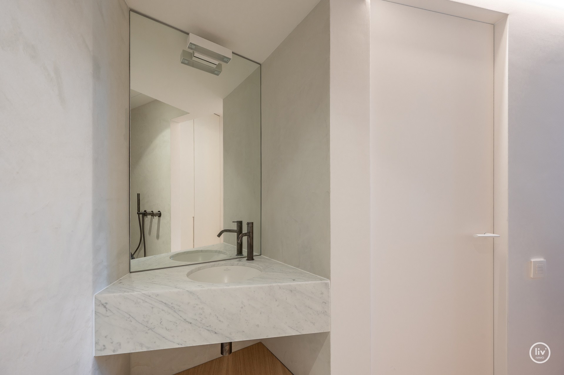 Stijlvol gerenoveerd hoekappartement op topligging in het hart van Knokke 