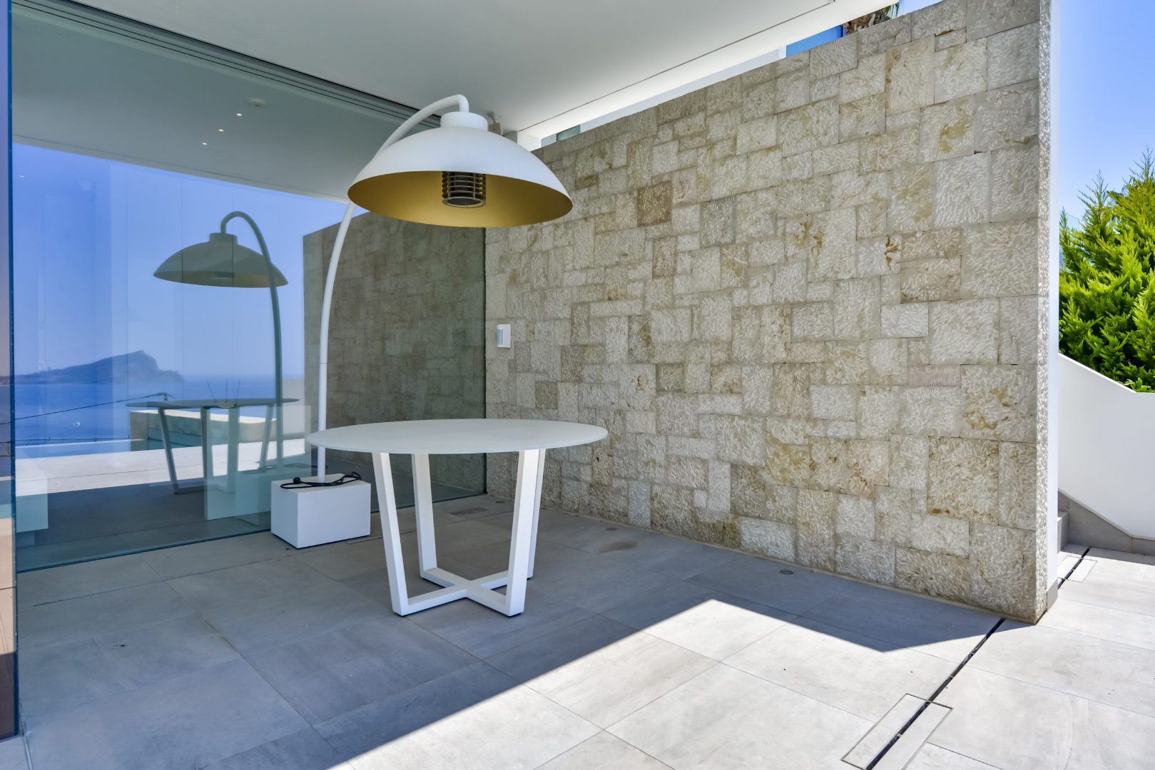 Luxe architectenvilla in Mascarat – Altea met panoramisch zeezicht en extra bouwgrond 