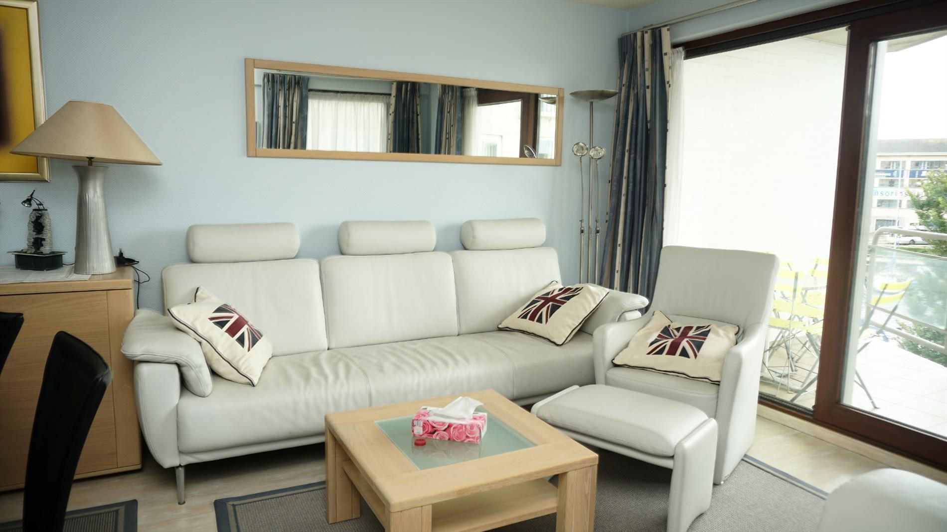 APP. MEUBLE - 2 CHAMBRES A COUCHER - BELLE VUE SUR LE PORT 