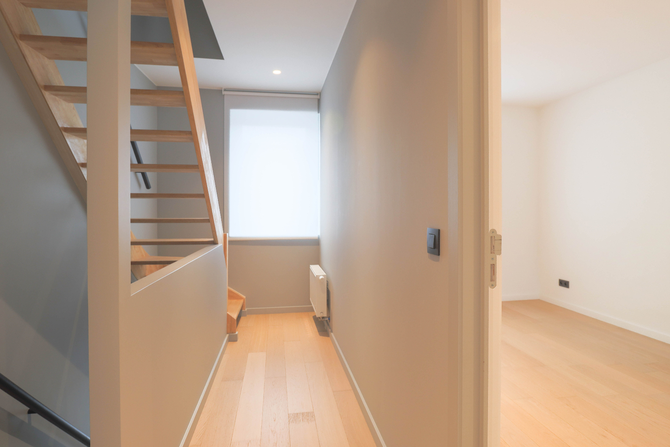 Volledig gerenoveerde en instapklare woning met 3 slaapkamers en tuin te Kortrijk! Doorniksewijk ! 