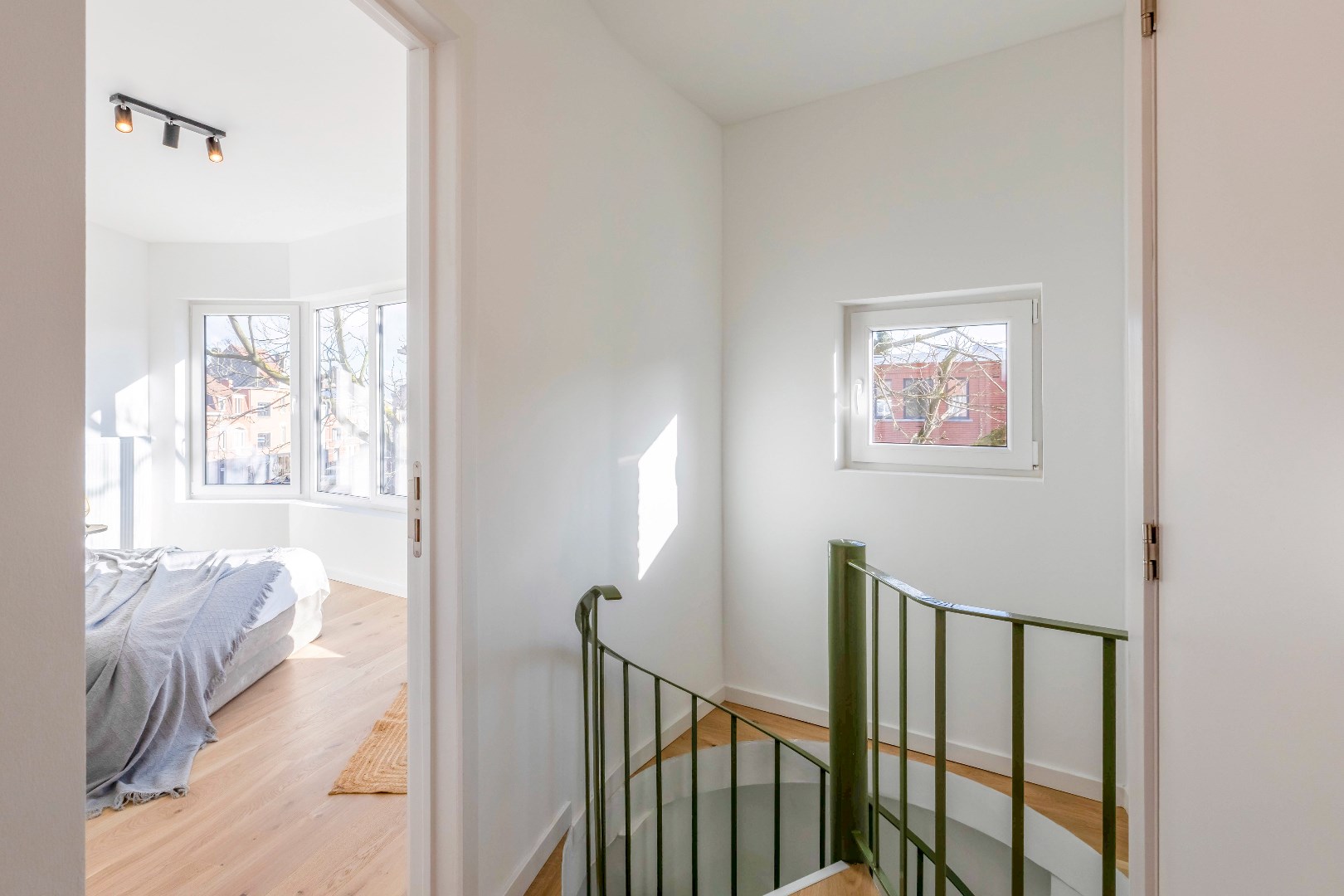 Knap instapklaar duplex app. met fietsenberging nabij het UZ 