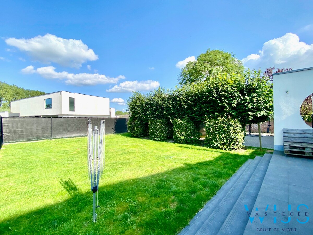 Schitterend karaktervol woonhuis met 5 slaapkamers te Assenede ! 