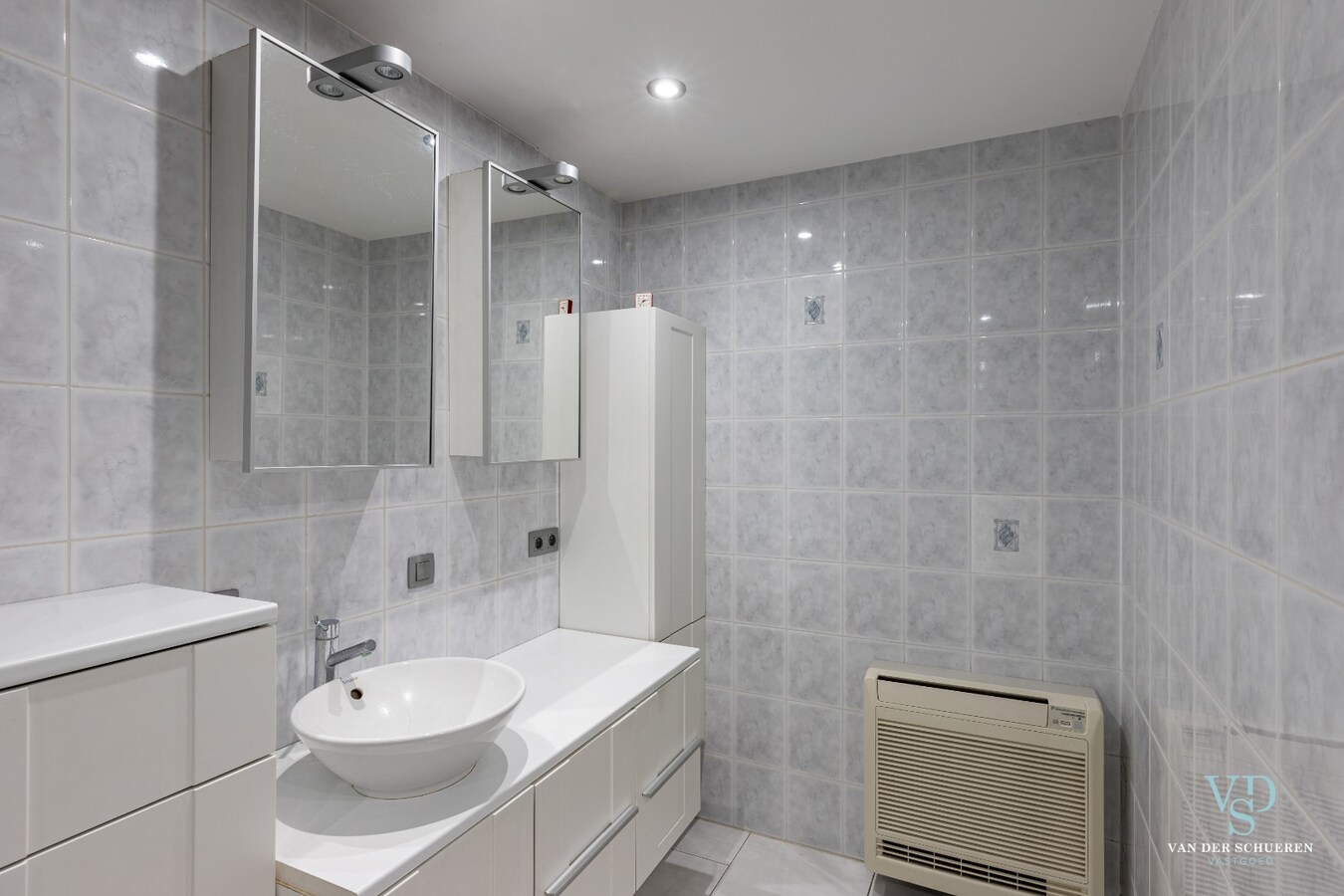 Handelspand mét woongelegenheid op commerciële locatie 