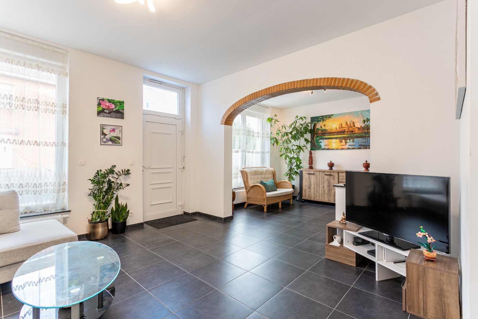 Maison rénové avec 4 chambres et local de stockage 