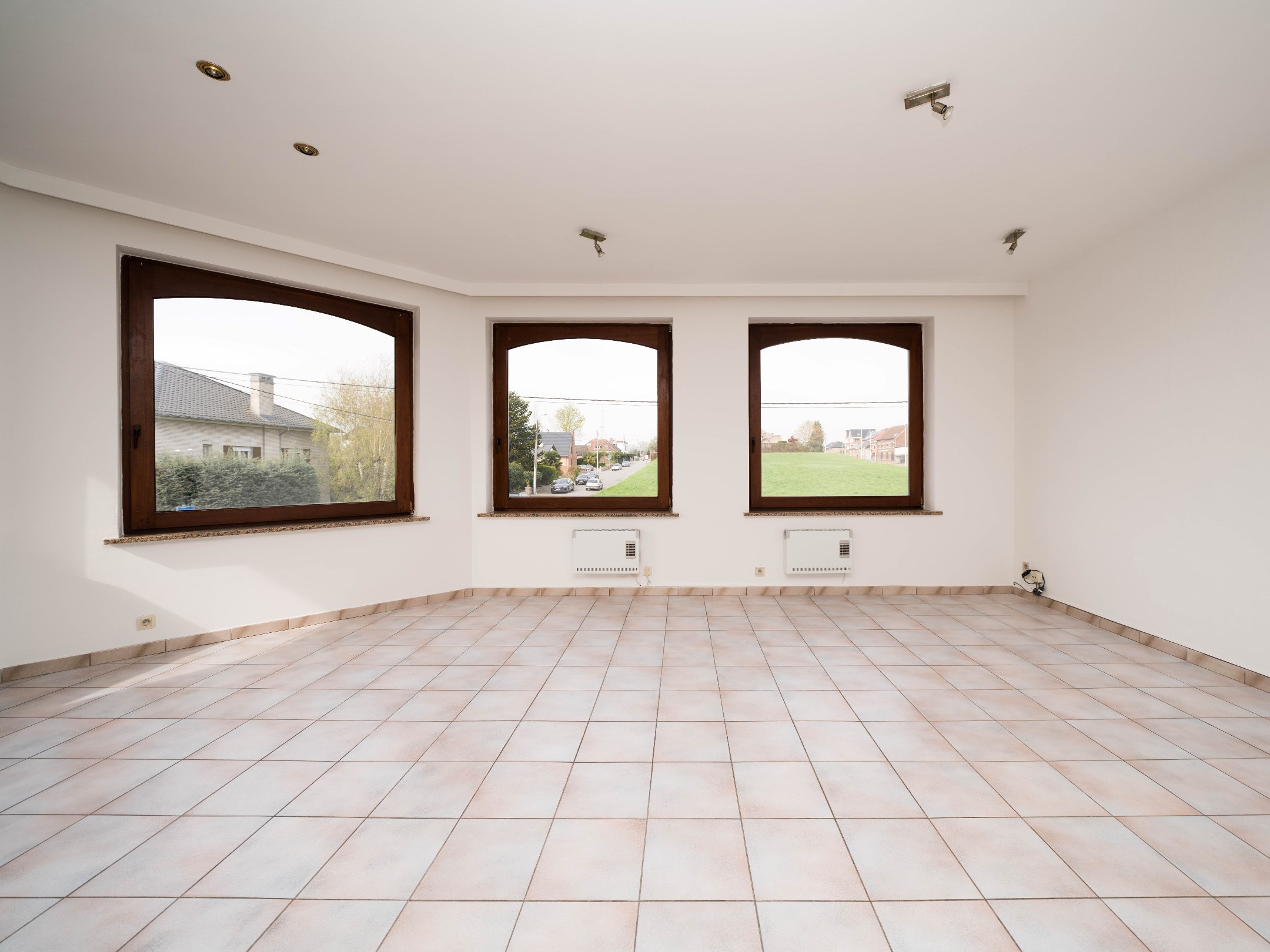 Ruim (102m²) 2-kamer appartement in kleinschalig gebouw 