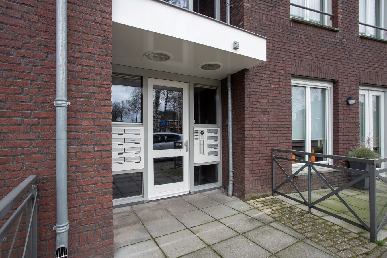Op de tweede verdieping van appartementencomplex Molenstaete in Lieshout gelegen royaal appartement (2 slaapkamers). 