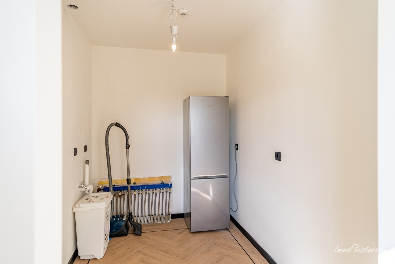 Ruime woning met paardenstallen op ca. 85 are te Kinrooi 