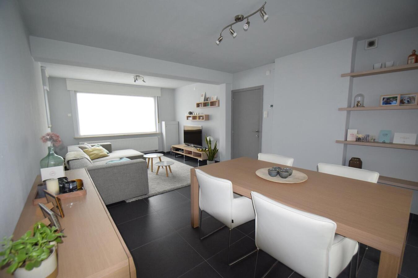 Volledig vernieuwde energiezuinige woning met garage en tuin te Roeselare 