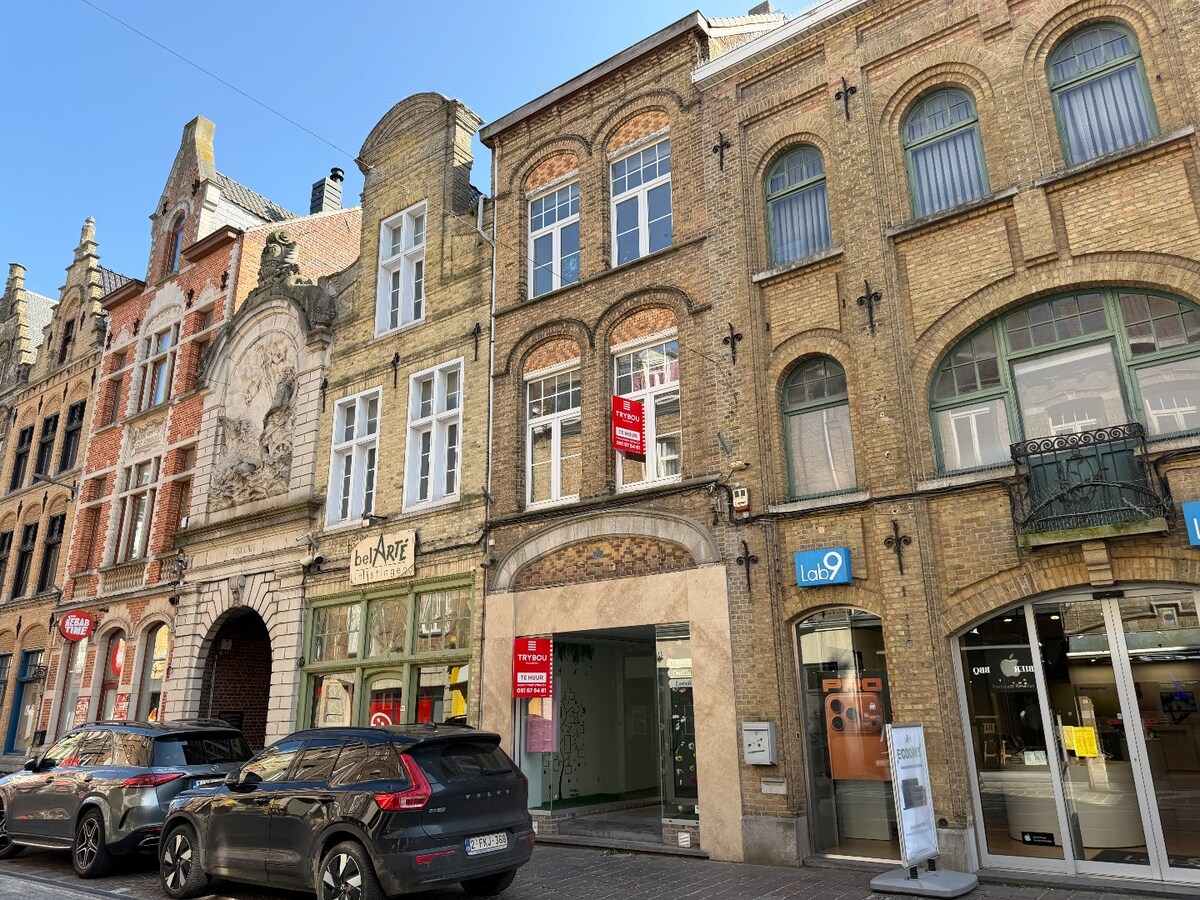 Uitstekend gelegen handelspand met bruikbare vloeroppervlakte van 257m² 